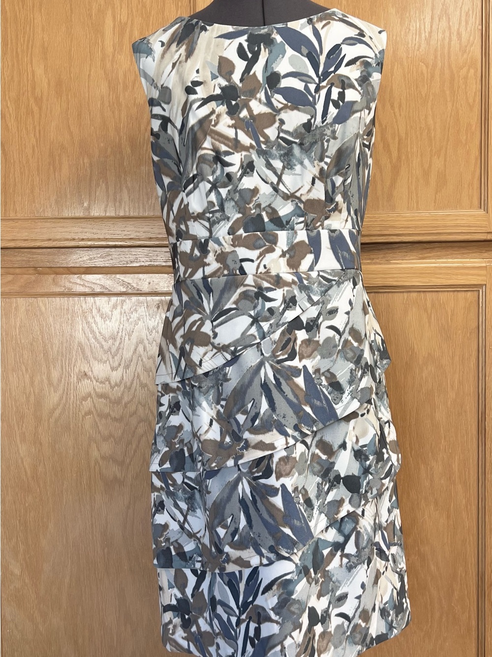 Connected Apparel Sleeveless Tiered Leaf-Print Dress